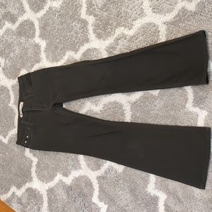 GAP low-rise flare cargo pants in military green